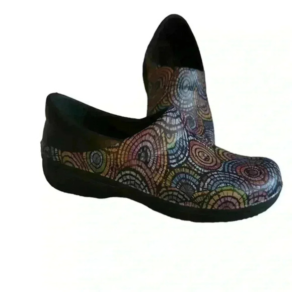 Crocs Triple Comfort Tie Dye Clog, Nurse Clog Size W9 - Picture 6 of 6